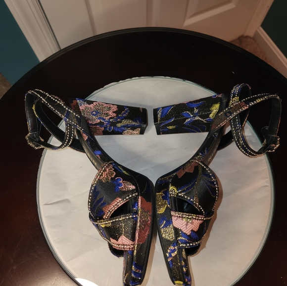 Anne Klein multicolored sandals - Picture 2 of 5